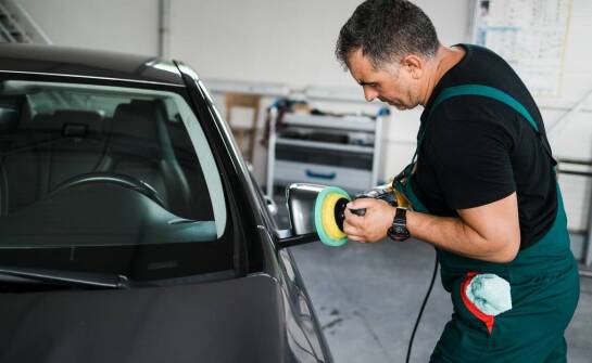 Odgrzybianie auta – jak usuwać grzyby z wnętrza pojazdu i dbać o powietrze