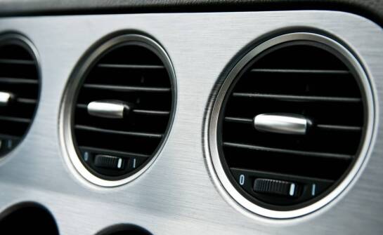 Serwisowanie klimatyzacji samochodowej – na czym polega i dlaczego jest ważne