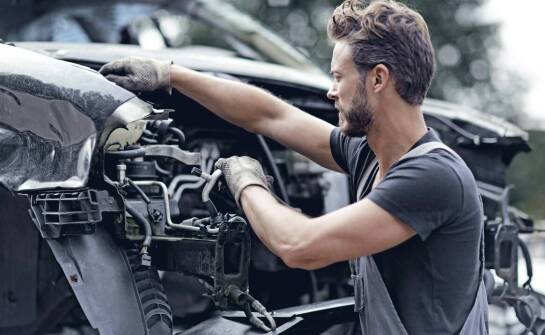 Najważniejsze zagadnienia mechaniki pojazdowej – co warto wiedzieć przed wizytą w warsztacie