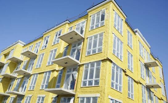 Docieplenia budynków – sprawdzone metody i korzyści termomodernizacji