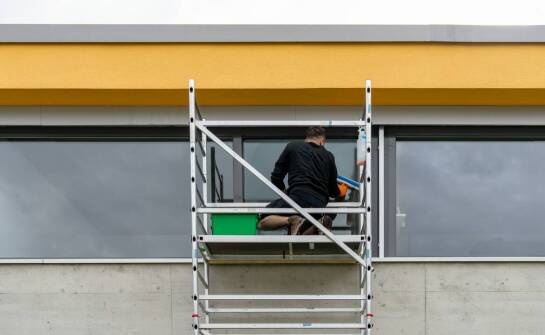 Montaż elewacji – czynniki wpływające na koszt i wycenę prac budowlanych