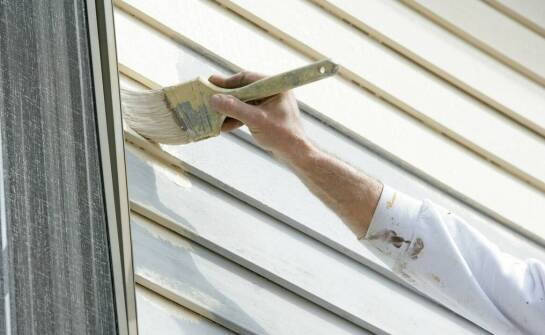 Malowanie elewacji — najważniejsze informacje i etapy prac krok po kroku