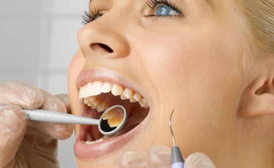 Stomatologia estetyczna – najnowsze rozwiązania i popularne zabiegi