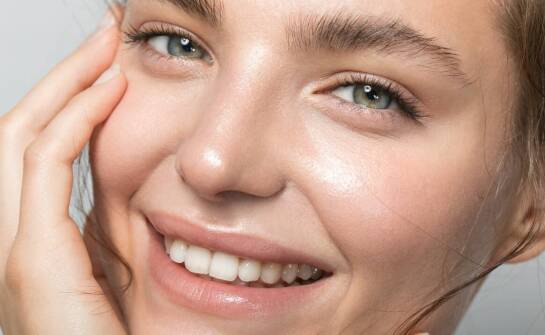 Skuteczne metody wybielania nakładkowego zębów – na czym polega zabieg