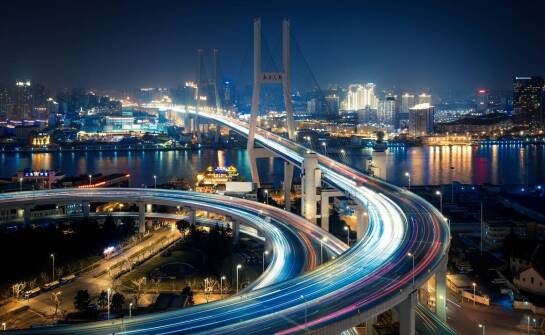 Korony i mosty porcelanowe – kiedy warto rozważyć ich zastosowanie