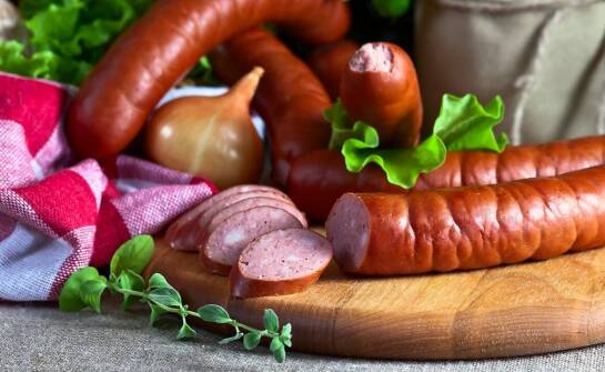 Swojskie kiełbasy – tradycja, smak i sekrety domowych wędlin