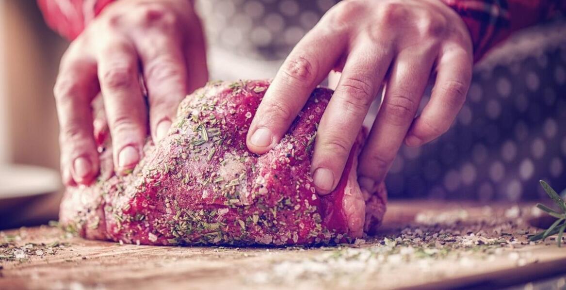 Tradycyjne wędliny domowe – smaki inspirowane polską kuchnią