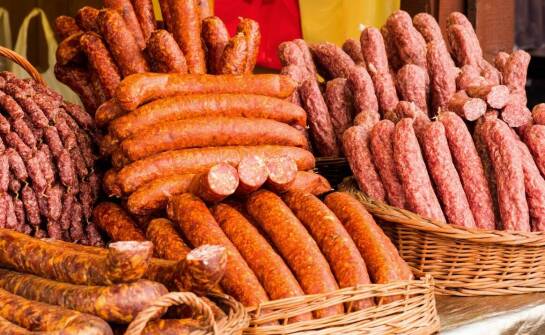 Tradycyjne swojskie wyroby – smaki domowej kuchni i sprawdzone receptury