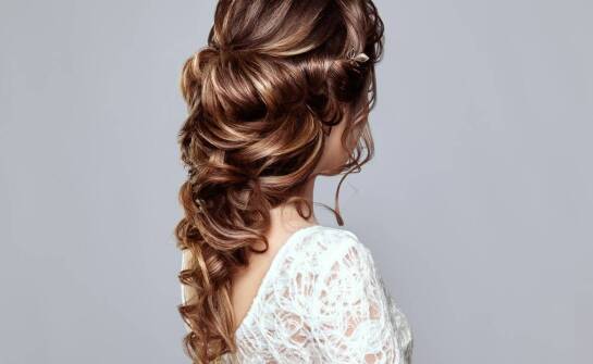 Najmodniejsze fryzury okolicznościowe – inspiracje na wyjątkowe okazje