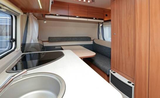 Komfortowa podróż z klimatyzacją w kamperze – czy warto?