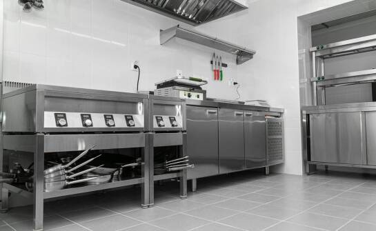 Jak profesjonalny serwis kuchenek wspiera długowieczność urządzeń gastronomicznych?