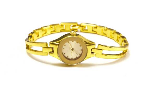 Złote zegarki damskie – elegancja i styl w modnych dodatkach