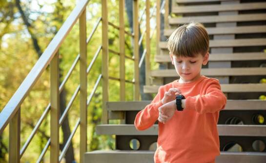 Wodoszczelny zegarek dziecięcy – funkcje, zalety i praktyczne rozwiązania
