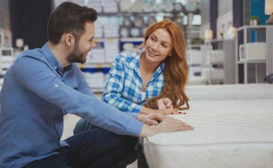 Pokrowce na materace – rodzaje, materiały i zastosowania w codziennym życiu