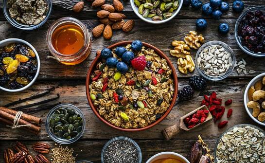 Mieszanka owoców liofilizowanych jako idealny dodatek do śniadań