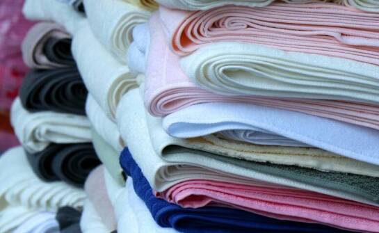 Prześcieradła frotte – komfort snu i praktyczne rozwiązania do sypialni