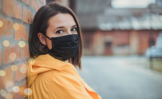 Maseczki ochronne – jak działają, jakie wybrać i kiedy stosować