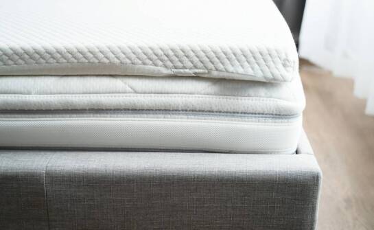 Pokrowce na materace – wszystko, co warto wiedzieć przed zakupem