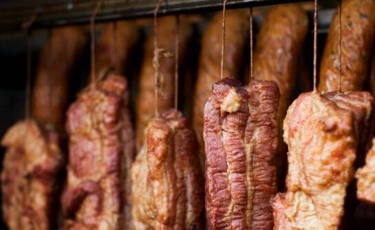 Tradycyjne wędzonki – sekrety smaku i rzemiosła dawnych receptur