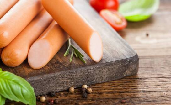 Domowe wyroby wędliniarskie – tradycja i smaki na każdą okazję