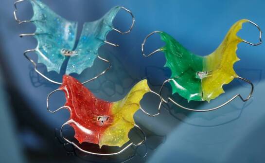 W jaki sposób aparat ortodontyczny może poprawić wymowę u pacjentów?