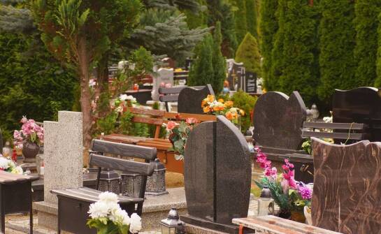 Usługi pogrzebowe – co warto wiedzieć przed organizacją ceremonii