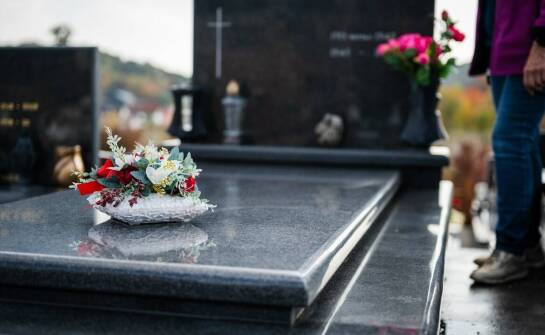 Usługi pogrzebowe – najważniejsze informacje oraz przebieg organizacji ceremonii
