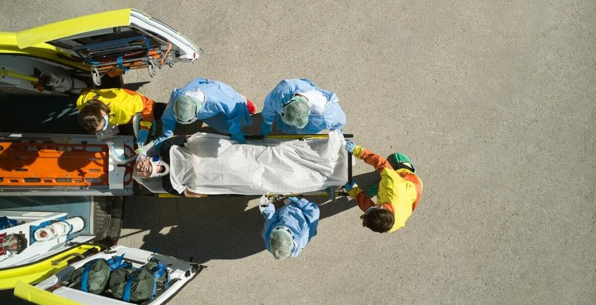 Transport zwłok – najważniejsze informacje i procedury przewozu zmarłych