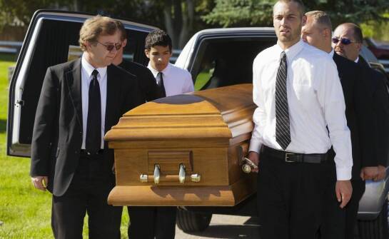 Transport zwłok – najważniejsze informacje i procedury przewozu ciała