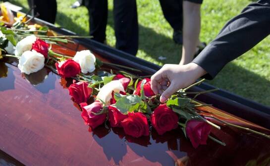 Jakie możliwości oferują nowoczesne usługi pogrzebowe i jakie są ich etapy