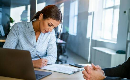 Wsparcie przy zakładaniu firmy – kluczowe informacje i praktyczne rozwiązania