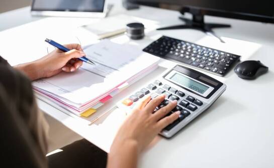 Usługi rachunkowe – zakres, korzyści i najważniejsze informacje dla firm