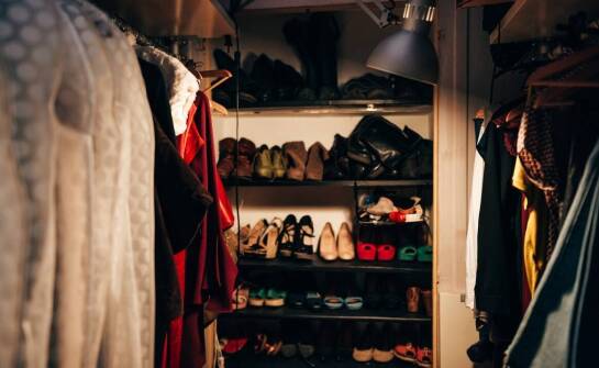 Pantografy do szafy – funkcjonalne rozwiązania do przechowywania ubrań