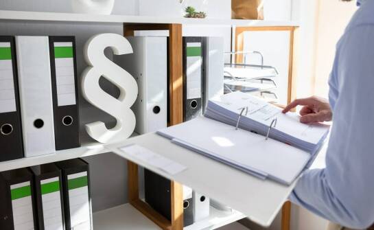 Dlaczego warto zainwestować w organizery biurowe na dokumenty?