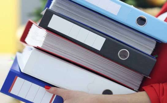 Organizery biurowe na dokumenty – sprawdzony sposób na porządek w pracy