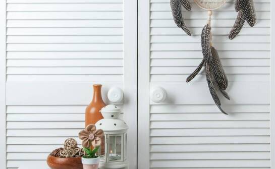 Rolety meblowe pionowe – funkcjonalność i estetyka w aranżacji wnętrz