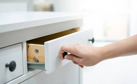 Rolki do szuflad – zastosowanie, rodzaje i najważniejsze cechy budowy