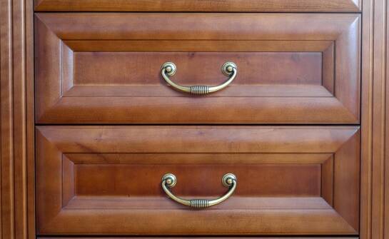 Uchwyty meblowe – modne rozwiązania i inspiracje do aranżacji wnętrz