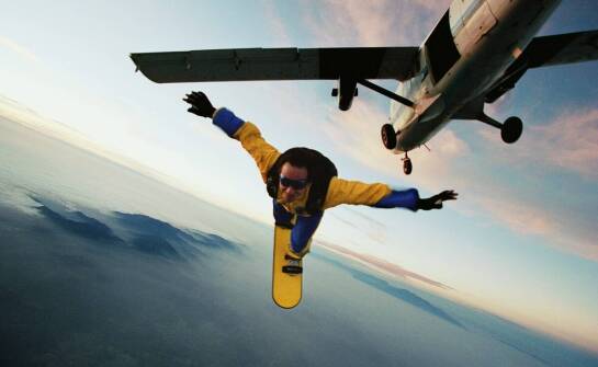Skok z 4000m: Co sprawia, że jest to jedno z najbardziej ekscytujących przeżyć?