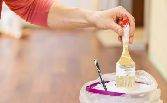 Lakierowanie na mokro – zastosowanie, zalety i najważniejsze informacje