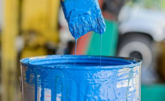 Lakierowanie mokre – zastosowania, zalety i etapy procesu malowania