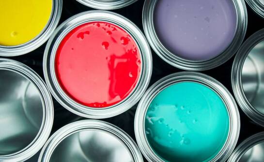 Lakierowanie na mokro – zastosowanie, zalety i etapy procesu malowania