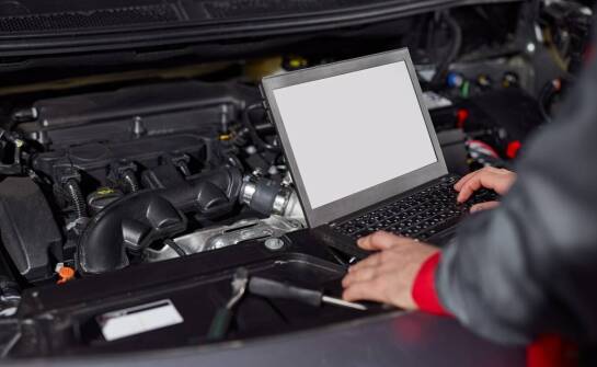 Nowoczesna diagnostyka komputerowa pojazdów – na czym polega i co daje