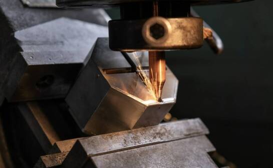 Najważniejsze metody obróbki elementów metalowych – przegląd technik i zastosowań