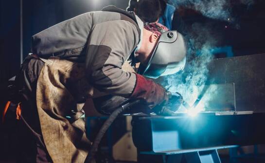 Spawanie metalu – najważniejsze informacje, metody i zastosowania