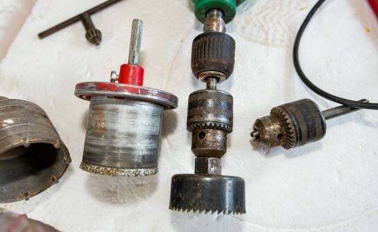 Zastosowania i możliwości nitownic akumulatorowych w codziennej pracy