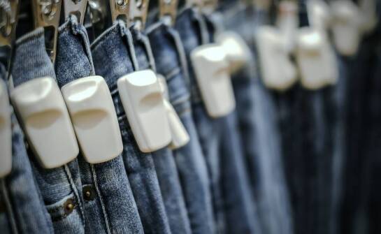 Dlaczego warto wybierać spodnie od projektanta jako element codziennej garderoby?