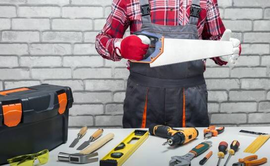 Przewodnik po wyborze pilarki elektrycznej na wysięgniku do profesjonalnych zastosowań