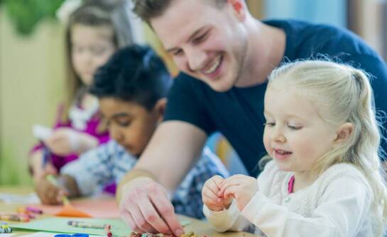 Zajęcia sensoryczne w prywatnym przedszkolu – korzyści dla dzieci