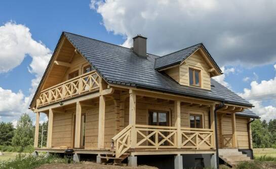 Jakie korzyści oferuje odbicie lustrzane projektów domów z płazów drewnianych?